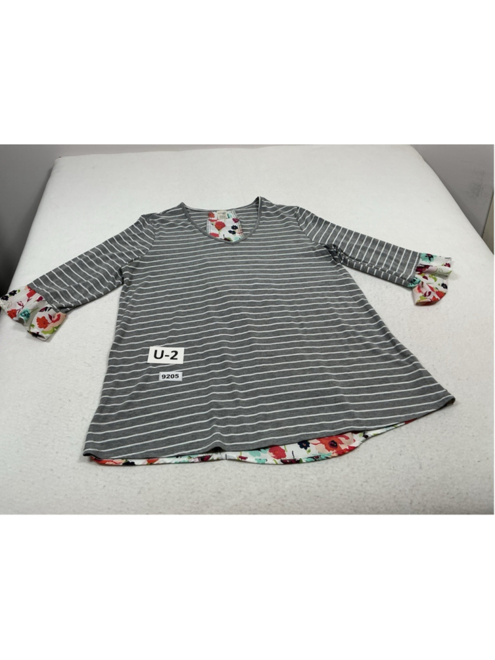 Womans Excellent Terra & Sky Pullover Blouse OX (14W) Gray White Stripe